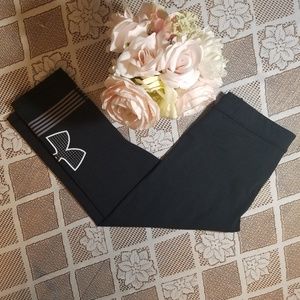 Under Armour Pants - Under Armor Cropped Athletic Leggings Size XS Under Armour Pants - Under Armor Cropped Athletic Leggings Size XS